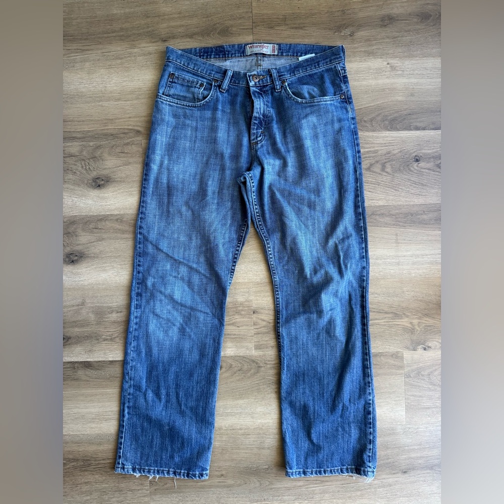 CLEARANCE 
Wrangler Men's Flex Relaxed Boot it Blue Jeans | 33 x 30